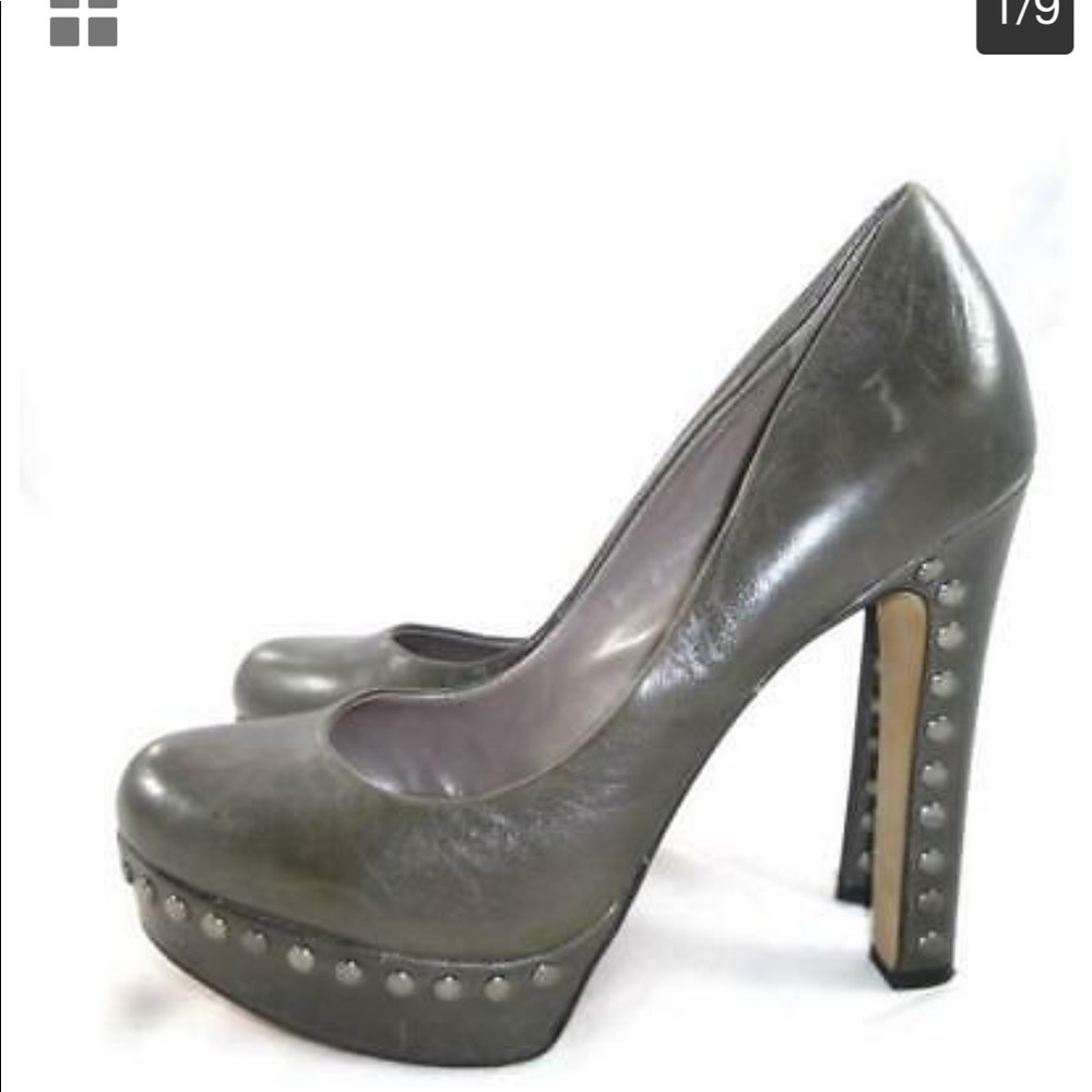 VINCE CAMUTO OLIVE LEATHER STUDDED PUMPS/STILETTO